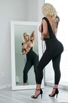 Nicolette Shea - Escort mum
