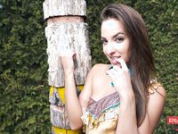 Amirah Adara - Νεαρή ερωμένη