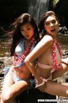 Lucy L και Tera Patrick στον καταρράκτη