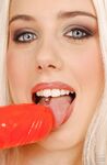 Katrin Wolf αυνανισμό με ένα dildo