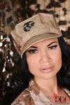 Η Abbie Cat και η Jasmin Jae είναι τα σέξι κορίτσια στρατιώτες
