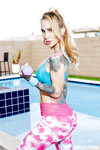 Sarah Jessie η αθλητική ξανθιά milf