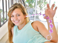 Keisha Grey αυνανισμό με πρωκτικό μπάλα