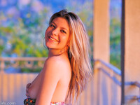 Η Callie Lavalley επιδεικνύει το σώμα της