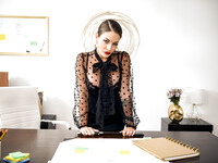 Kissa Sins μια διεστραμμένη γραμματέας