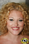 Shirley Dimples στην τρύπα αναρρόφησης