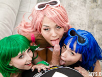 Cosplayes babes πατήσαμε