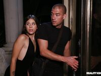Η Ίζαμπελ Μουν κάνει την πομπώδη φίλη της να νιώθει καλύτερα
