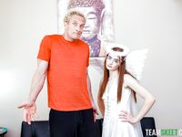 Η κοκκινομάλλα Reese Robbins παίρνει ένα αξιοπρεπές γαμήσι στο σαλόνι
