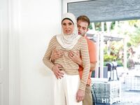 Η Abby Somers, η παθιασμένη μαμά της Hijab, ψάχνει για σκληρό σεξ