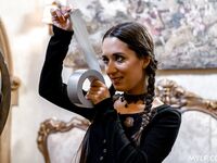 Η Φρέγια Βον Ντουμ και η Κλερ Ρους πηδιούνται σαν το τέλος του κόσμου