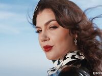 Ιταλίδα βασίλισσα Valentina καταπίνει τα δύο bps σε nappian λαιμούς και τρέχει σκληρά στην ύπαιθρο
