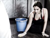 Η Valentina Nappi παίρνει ένα μεγάλο βυζί καφέ μουνί από τον γενειοφόρο εραστή της