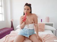Ariana van x ζεσταίνεται με το αγαπημένο παιχνίδι σεξ πριν γαμηθεί