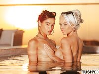 Elsa Jean, Emily Willis - Λεσβιακό γλείψιμο