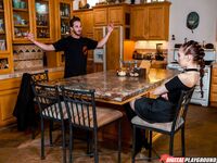 Σκληρό λεσβιακό πορνό της Alexis Fawx και της Aria Alexander