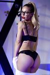 Nicole Aniston a sexi domina