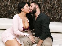Η Romi Rain είναι σκληρή
