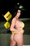 Romi Rain απαχθεί milf