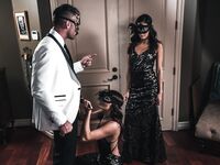 Adria Rae και Emily Willis γαμήσι για δύο