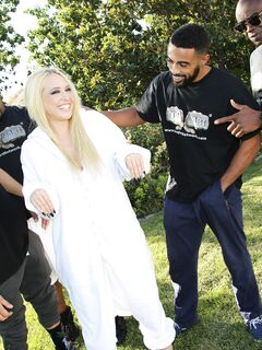 Kagney Linn Karter - Σκληρό gangbang