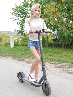 Bimbi το petite βυζιά milf