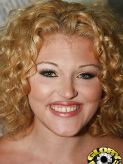 Shirley Dimples στην τρύπα αναρρόφησης