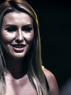 Paige Owens απαλά πατήσαμε