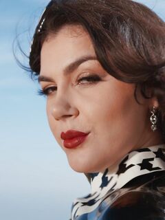 Ιταλίδα βασίλισσα Valentina καταπίνει τα δύο bps σε nappian λαιμούς και τρέχει σκληρά στην ύπαιθρο