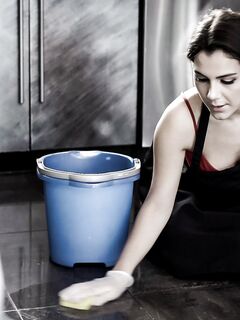 Η Valentina Nappi παίρνει ένα μεγάλο βυζί καφέ μουνί από τον γενειοφόρο εραστή της