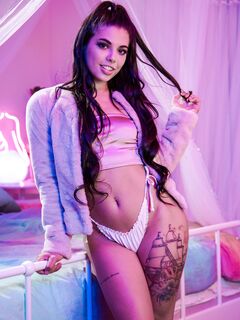 Gina Valentina η λάτρης της búγιάς