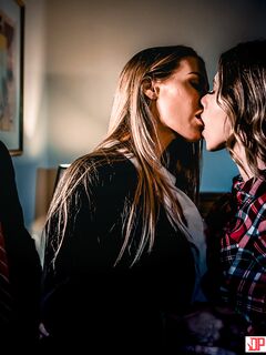 Η Anya Olsen και η Nicole Aniston έχουν ένα τρίο