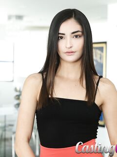 Emily Willis η φίλη με το υγρό μουνί